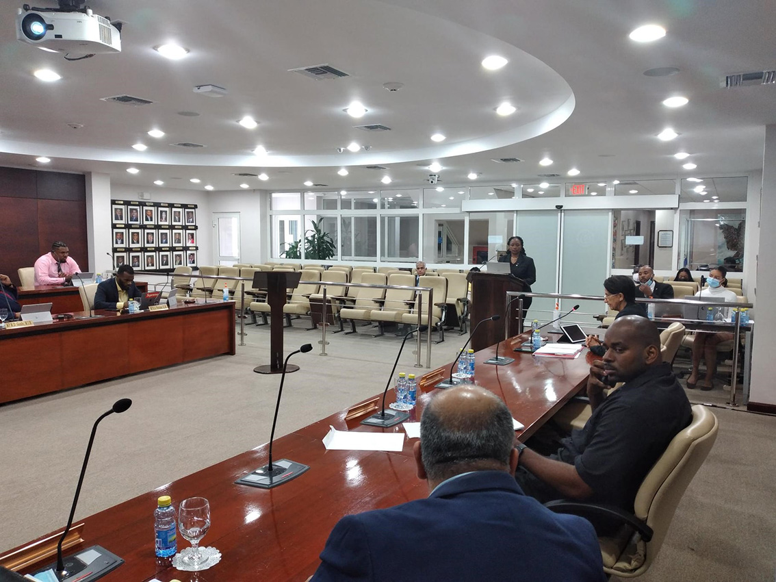 ST MAARTEN REFERS THE DUTCH GOVERNMENT TO THE UN