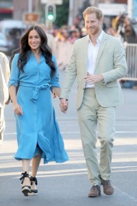 Harry and Meghan sue newspaper