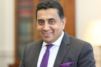 UK MINISTER URGES CAYMAN TO KEEP UP COVID VACCINATIONS