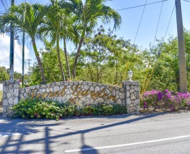 Beautifully furnished, fully renovated two bedroom townhome in Secret Garden