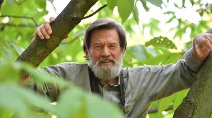 Renowned biologist Ian Redmond to visit the Cayman Islands