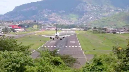 Honduras lessens use of ‘dangerous airport’ Honduras lessens use of ‘dangerous airport’