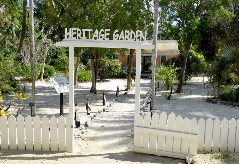 GARDEN CLUB DECOR BRINGS FESTIVE FEEL TO BOTANIC PARK