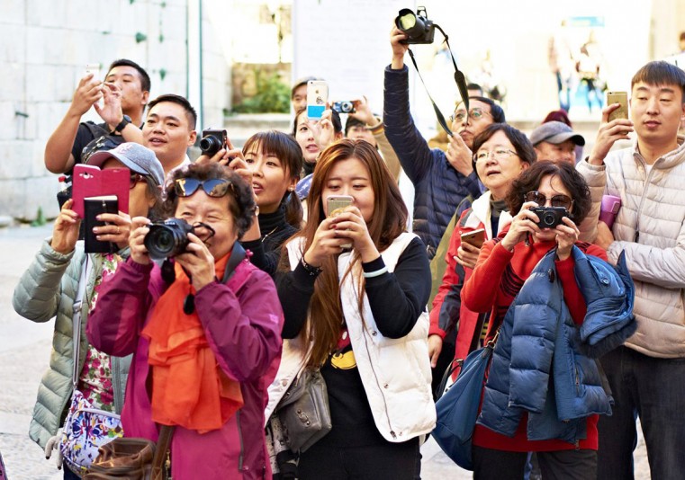 Philippines attracts shopping tourists