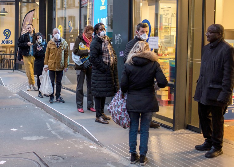UK starts app testing for virus