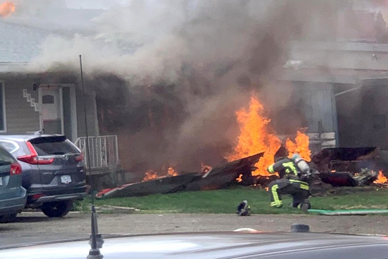 Canadian aerobatic jet crashes