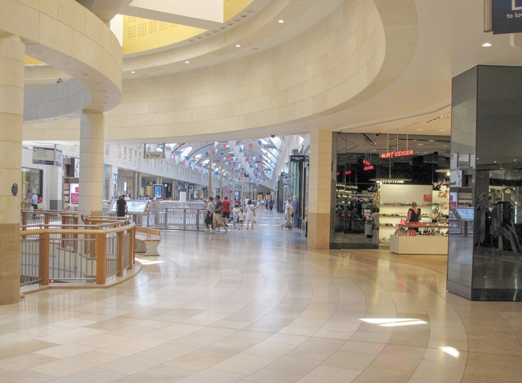 UK shops desperate to reopen