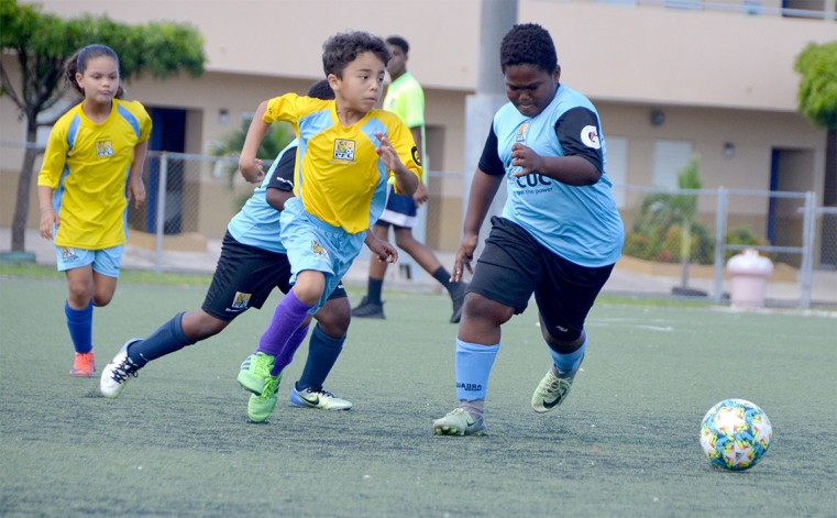 Defending Champions through to Semifinals