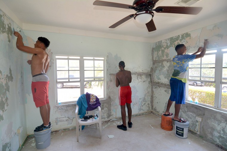 Boyz 2 Men scraping off the paint