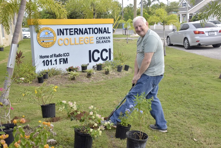 Hundreds keep Cayman beautiful for Earth Day
