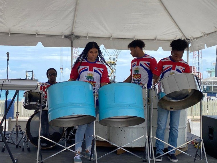 Pandemix steel pan entertained