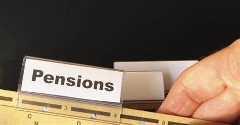 Public Service Pensioners Receive Honorarium