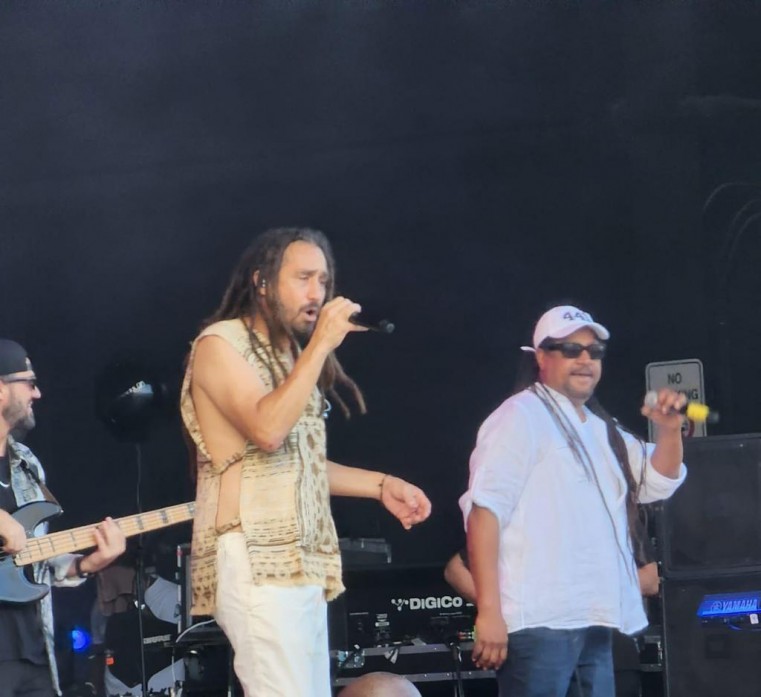 Notch and Big Mountain on Stage