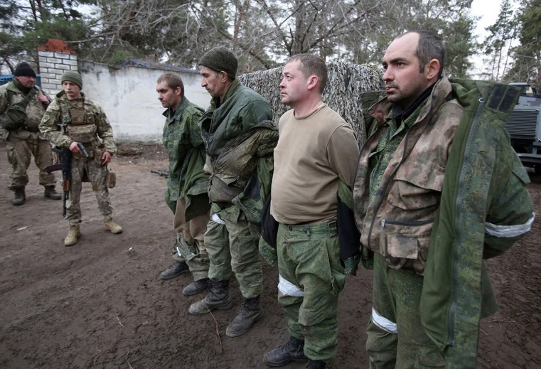 Ukrainian soldiers with captured Russian sailors