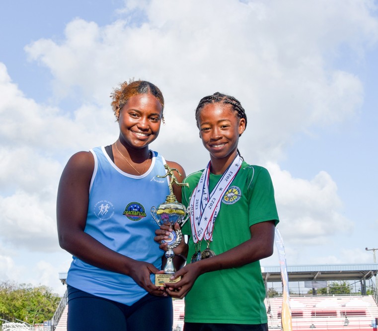 Victrices Lodorum Cayman Prep & High School’s Brianna Smith (l) and Clifton Hunter High School’s Gabrielle Cooke (r).