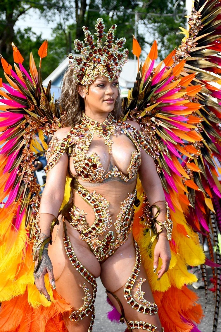 Rihanna dazzles on  return to Crop Over