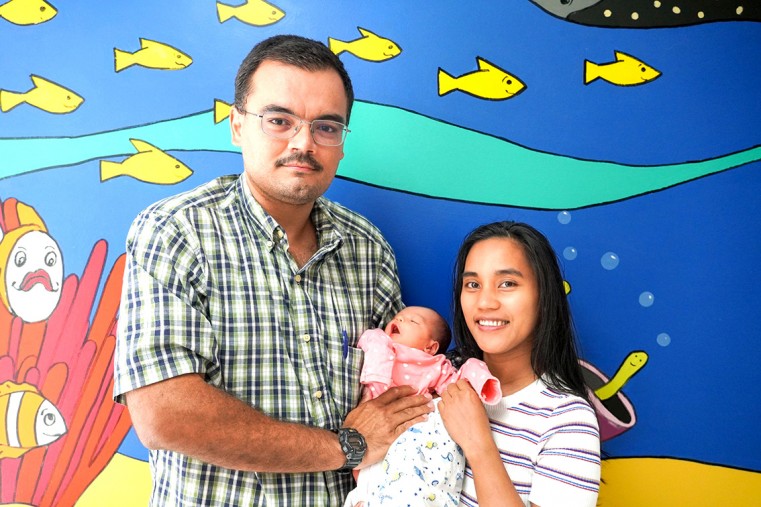 Parents Lyzle and Lee with their baby, Ella.