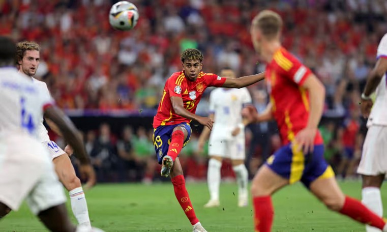 Lamine Yamal is being hailed by Messi