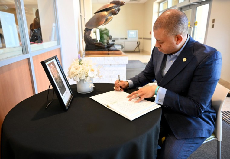 Premier Signs Condolence Book